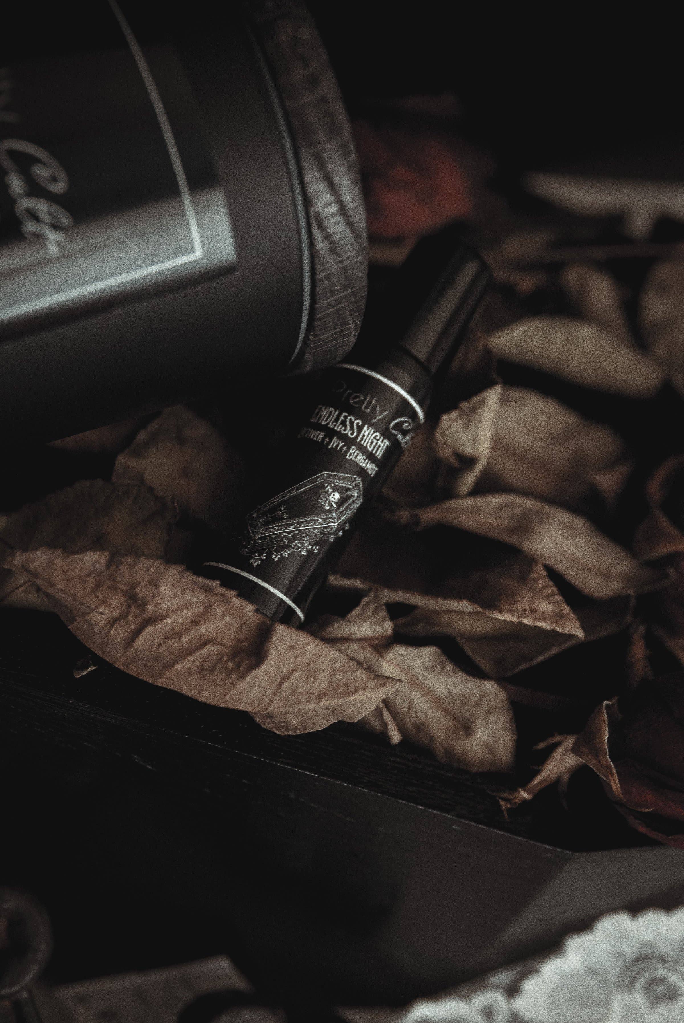 THE PRETTY CULT Endless Night Perfume Oil